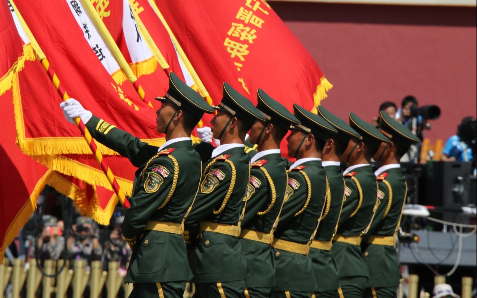 足球设施升级改造，改善训练条件，专业足球场改造